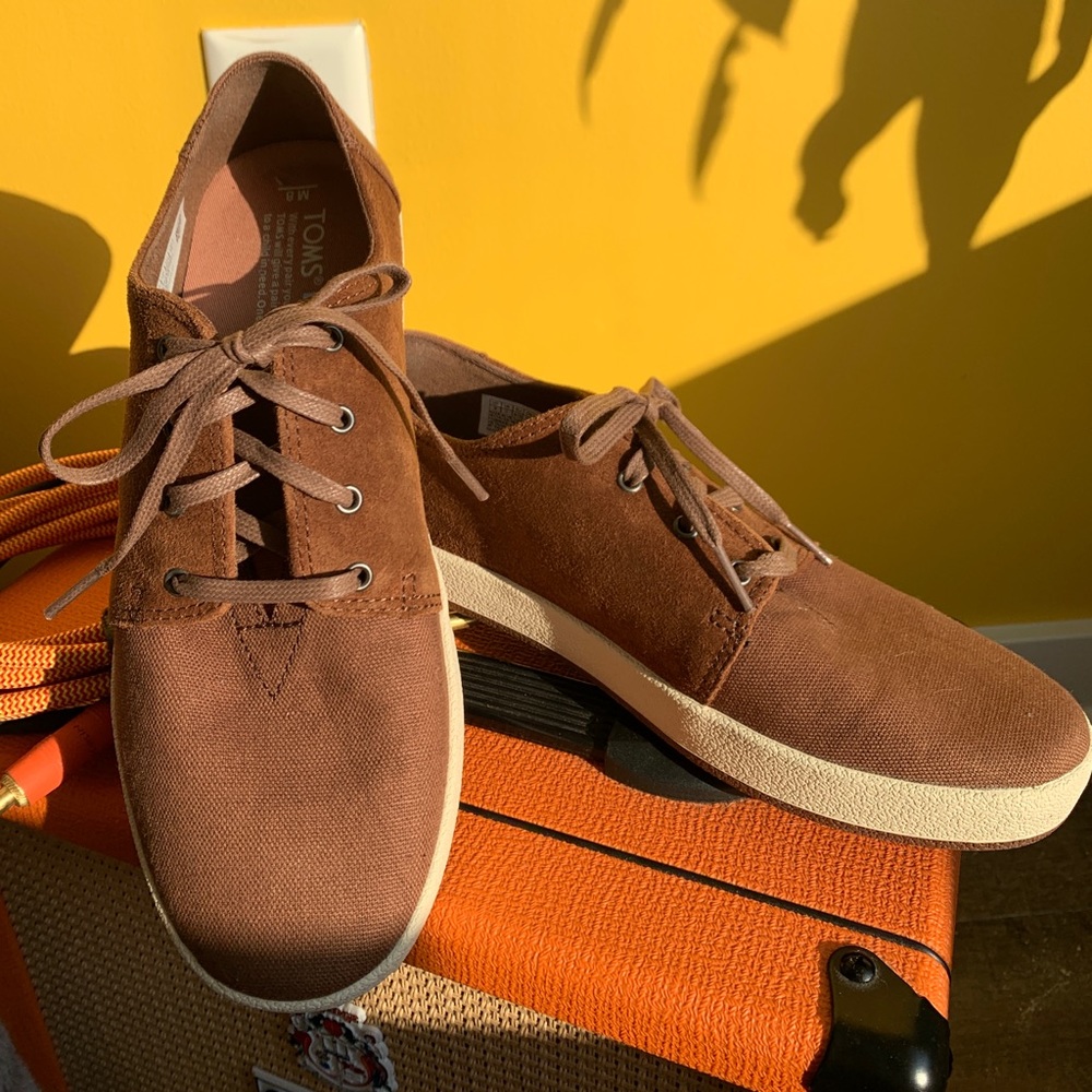TOMS Men’s Canvas Sneakers- great color for fall